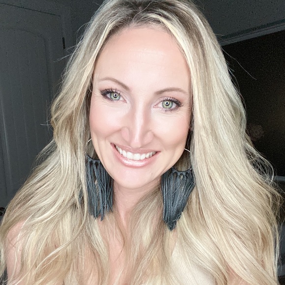 Meet your Posher, Amanda - Picture 4 of 15